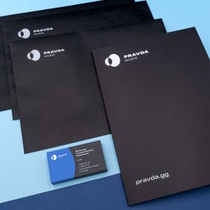Конверты С4 для Pravda music на черном дизайнерском картоне
